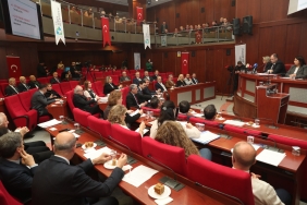 izmit-belediye-meclisi-6-subat-depremlerinde-hayatini-kaybedenleri-andi-AkqPrfkz.jpg
