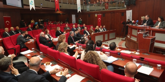 İzmit Belediye Meclisi 6 Şubat depremlerinde hayatını kaybedenleri andı