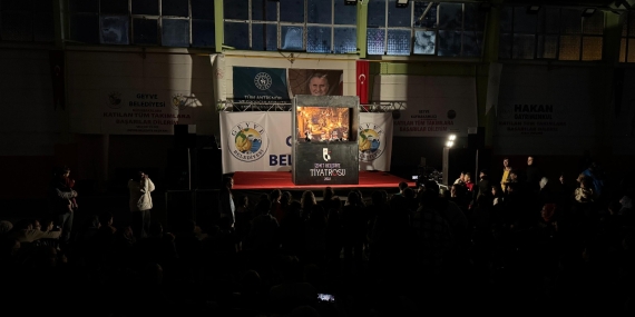 İzmit Belediye Tiyatrosu ve Gülümse Çocuk Tiyatrosu Geyve’de coşkuyla karşılandı