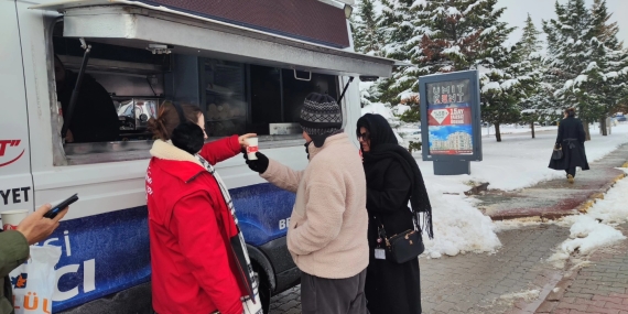 İzmit Belediyesi Askeri Öğrenci sınavına giren gençleri ve ailelerini yalnız bırakmadı
