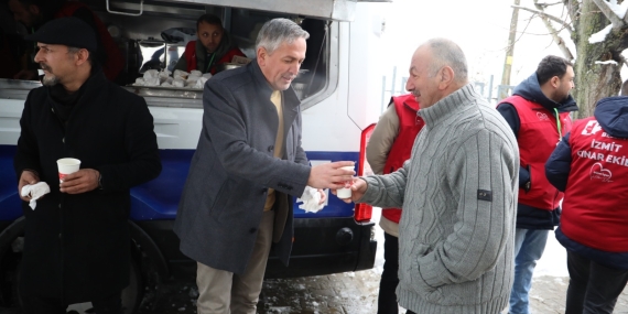 İzmit Belediyesi, bu hafta Cuma Namazı çıkışı Üçtepeler Ulu Camii cemaati ile buluştu