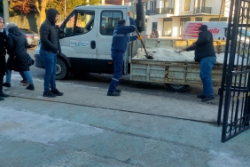 izmit-belediyesi-buzlanmaya-karsi-calismalarini-surduruyor-KjXPPkfi.jpeg