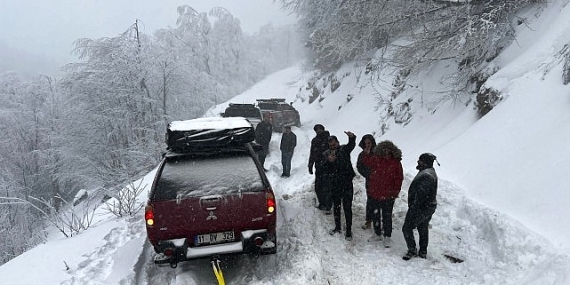Karda mahsur kalanları Büyükşehir kurtardı