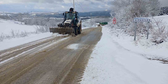 Kırsalda yolların kapanmaması için ekipler seferber