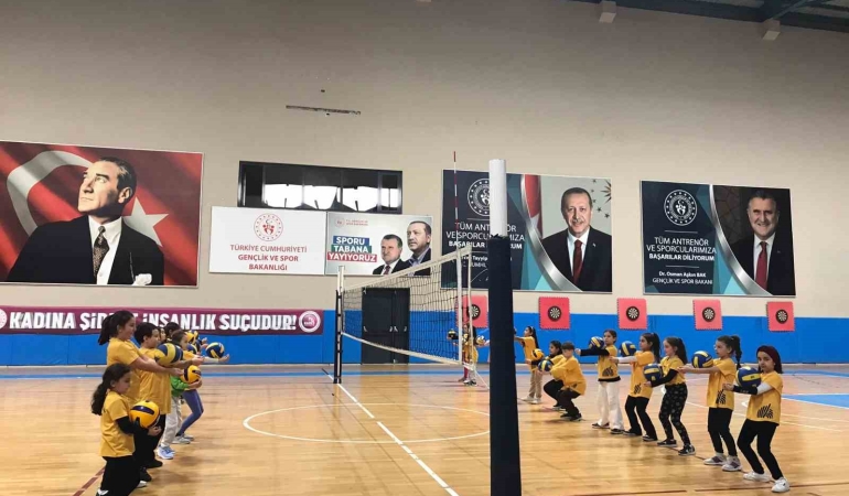 Kış spor okullarında eğitimler devam ediyor