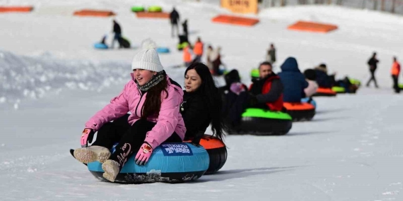 Kış tutkunlarının bir yıldır beklediği KARFEST’te eğlence doruğa çıktı