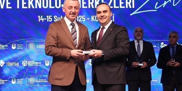 kocaeli-buyuksehire-en-iyi-bilim-sahnesi-odulu-FehzCxQG.jpg