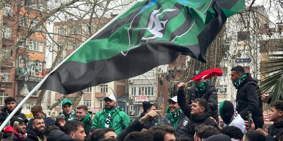 Kocaelispor taraftarı, Amed Sportif Faaliyetler maçı öncesi meydanlarda toplandı