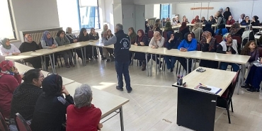 komek-kursiyerlerine-afet-bilinci-egitimi-WFOTmTaX.jpg