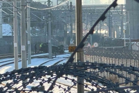 limana-indirilen-sifir-otomobil-tren-yoluna-uctu-1-yarali-JTWssqHD.jpg