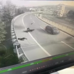 motosikletlinin-oldugu-feci-kaza-kamerada-ukCsFRTH.jpg
