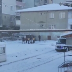 olu-bedeni-karlar-icinde-bulundu-1Qyb4jWM.jpg