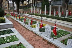 sehitlikte-cicekler-acti-xOpHOJLw.jpg