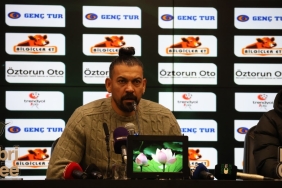 servet-cetin-talihsiz-bir-gol-yedik-1kIz5YF9.jpg