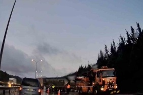 tir-makasladi-tem-otoyolu-kilitlendi-pHOkqijj.jpg