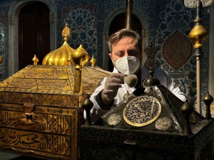 topkapi-sarayinin-mukaddes-emanetler-dairesi-ramazana-hazirlaniyor-aHEHj1bF.jpg