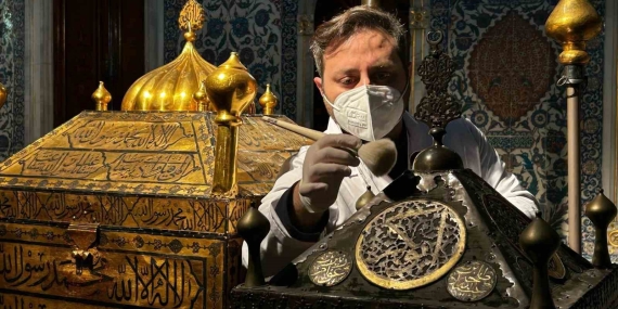 Topkapı Sarayı’nın Mukaddes Emanetler Dairesi Ramazan’a hazırlanıyor