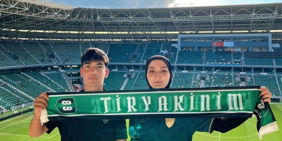 Tribünden düşen 17 yaşındaki Efe, günler sonra ailesine gülümsedi