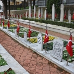 turkiyenin-en-bakimli-sehitliginde-cicekler-acti-WGxLGt13.jpg
