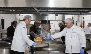 turkiyenin-en-buyuk-afet-mutfagi-hizmete-alindi-gunde-22-bin-ekmek-uretebiliyor-sE6Kxm5T.jpg