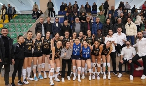 voleybolda-korfez-derbisi-edremitin-98NRh7Ku.jpg