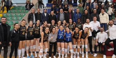 voleybolda-korfez-derbisi-edremitin-98NRh7Ku.jpg