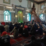yanginda-zarar-goren-cami-yeniden-ibadete-acildi-ni5vYW9Y.jpg