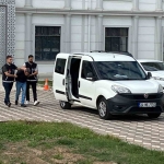 yegeninin-esini-ozel-halk-otobusunde-olduren-sanigin-yargilanmasina-baslandi-SF5sGitK.jpg