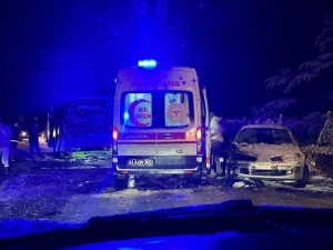 yolcularla-dolu-ozel-halk-otobusu-ile-kar-kureme-araci-carpisti-56bxStDL.jpg