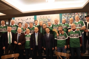 KOCAELİSPOR ŞAMPİYONLUK YÜKLEMESİ YAPTI KOCAELİSPOR ŞAMPİYONLAR TARİHİNİ BULUŞTURDU 4 KUŞAĞIN ŞAMPİYONLARI İFTARDA BULUŞTU