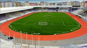 FUTBOLCULAR SENTETİK ZEMİNDE ZORLANDI, MAÇLARIN YERİ DEĞİŞTİ BELEDİYE DERİNCESPOR YENİDEN DOĞAL ÇİME DÖNDÜ