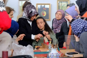 ÇOCUKLAR VE AİLELERİ SÜSLEME ATÖLYELERİNDE KÜLTÜR MİRASI İLE TANIŞTI