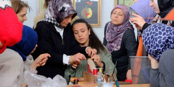 Çocuklar ve aileleri süsleme atölyelerinde kültür mirası ile tanıştı
