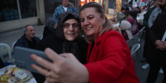 Başkan Hürriyet, halk iftarında Kuruçeşmelilerle bir araya geldi