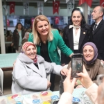 baskan-hurriyet-plajyolunda-vatandaslarla-iftar-sofrasinda-bulustu-QImRVj1d.jpeg