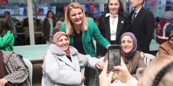 Başkan Hürriyet, Plajyolu’nda vatandaşlarla iftar sofrasında buluştu