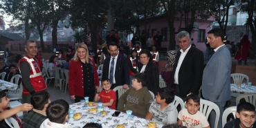 baskan-hurriyet-topcular-mahallesi-sakinleriyle-iftar-sofrasinda-bir-araya-geldi-mYADzJs6.jpeg