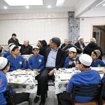 baskan-kocaman-kuran-kursu-ogrencileriyle-iftar-yapti-ZRN9h2pm.jpg