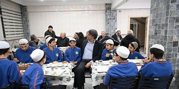 Başkan Kocaman, Kur’an Kursu Öğrencileriyle İftar Yaptı
