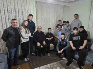 baskan-kocaman-tribunden-dusen-efeyi-ziyaret-etti-F7Z1NABj.jpg