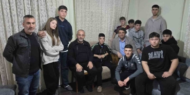 baskan-kocaman-tribunden-dusen-efeyi-ziyaret-etti-F7Z1NABj.jpg