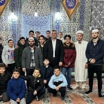 baskan-sezer-teravih-sonrasi-genclerle-bir-araya-geldi-XSaPnFxN.jpg