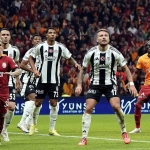 besiktas-ile-galatasaray-358-randevuda-1-MLiCtbWk.jpg