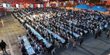 bin-500-kisilik-iftar-yemegi-gonulleri-bulusturuyor-xY9dEl6z.jpg