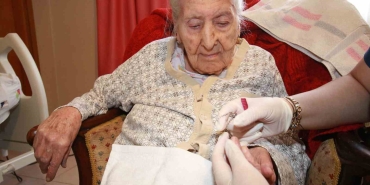 bir-asirlik-omre-evde-bakim-hizmeti-YSSEbiy9.jpg