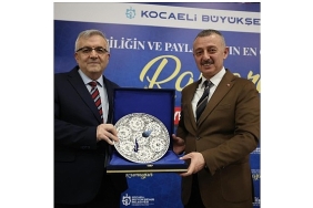 buyukakin-fransa-donusu-saglik-calisanlariyla-iftar-yapti-rBezVqvk.jpg