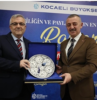 buyukakin-fransa-donusu-saglik-calisanlariyla-iftar-yapti-rBezVqvk.jpg
