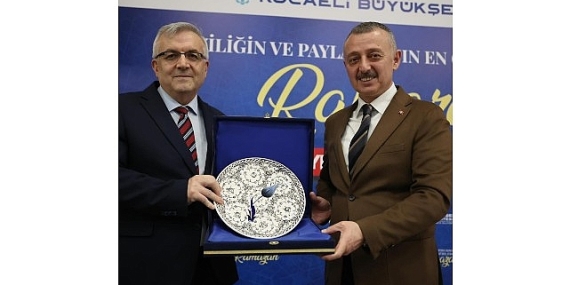 Büyükakın, Fransa dönüşü sağlık çalışanlarıyla iftar yaptı