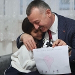 buyukakina-iftarda-duygulandiran-karsilama-6POQgrz1.jpg