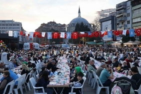 buyuksehirin-iftar-sofrasi-her-gun-3-bin-kisiyi-agirliyor-SeMsLfx8.jpg